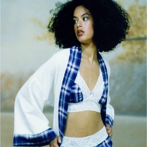 Meet your Posher, Unusual Babe